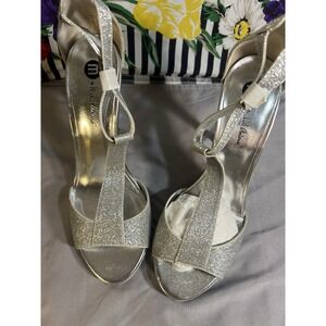 Michael Antonio SILVER Glitter Tipton T-Strap SZ 8.5 Heels W/Box Open Toe (2150)